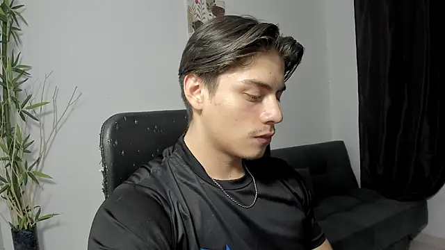 Snapshot of Giordano_Russo chatting on 20, 12, 2024 Giordano Russo online show from 20, 12, 2024