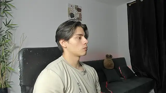 Snapshot of Giordano_Russo chatting on 5, 1, 2025 Giordano Russo online show from 5, 1, 2025