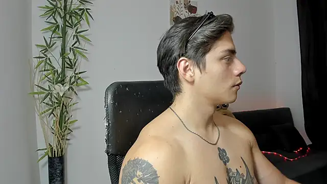 Snapshot of Giordano_Russo chatting on 12, 1, 2025 Giordano Russo online show from 12, 1, 2025