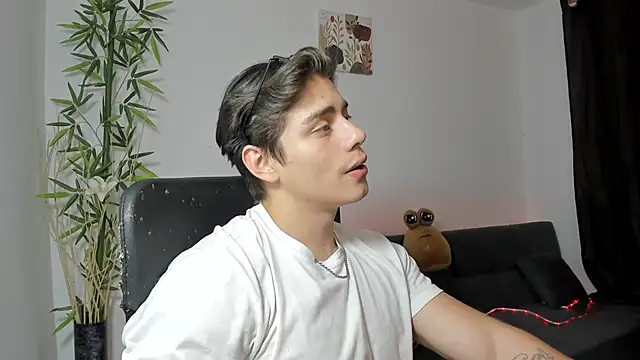 Snapshot of Giordano_Russo chatting on 13, 1, 2025 Giordano Russo online show from 13, 1, 2025