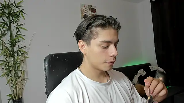 Snapshot of Giordano_Russo chatting on 3, 2, 2025 Giordano Russo online show from 3, 2, 2025