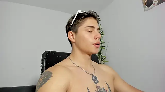 Snapshot of Giordano_Russo chatting on 16, 3, 2025 Giordano Russo online show from 16, 3, 2025