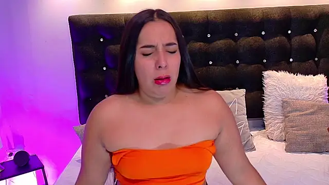 Snapshot of ValenScott1 chatting on 8, 2, 2025 ValenScott1 online show from 8, 2, 2025