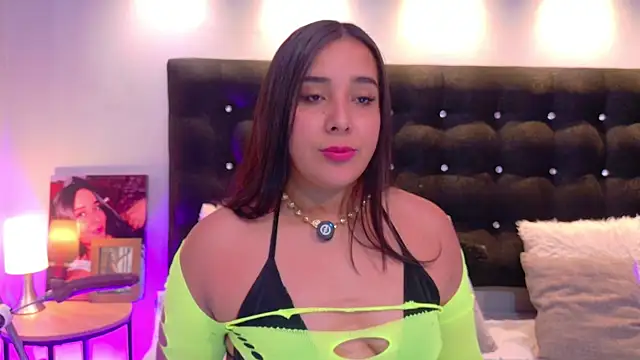 Snapshot of ValenScott1 chatting on 26, 11, 2025 ValenScott1 online show from 26, 11, 2025