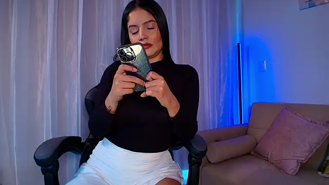 Snapshot of NinaMichelle chatting on 18, 12, 2024 NinaMichelle online show from 18, 12, 2024