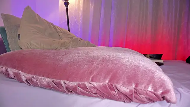 hot booty  online show from 7, 3, 2025