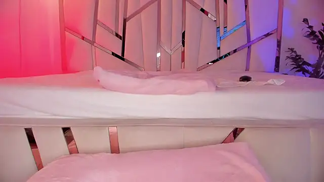 hot booty  online show from 18, 6, 2026