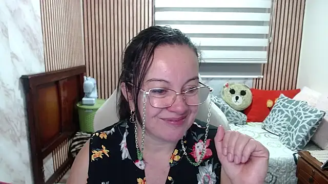 Sonialorens  online show from 4, 5, 2026