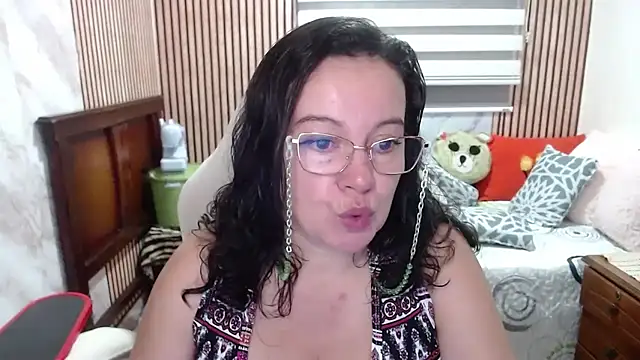 Sonialorens  online show from 6, 5, 2026