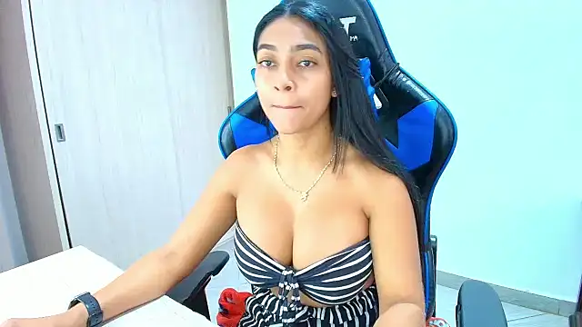 Snapshot of sophiax-x chatting on 14, 10, 2025 sophiax-x online show from 14, 10, 2025