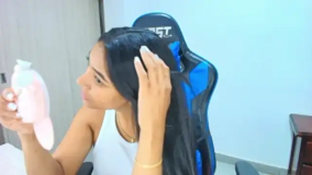Snapshot of sophiax-x chatting on 25, 10, 2025 sophiax-x online show from 25, 10, 2025