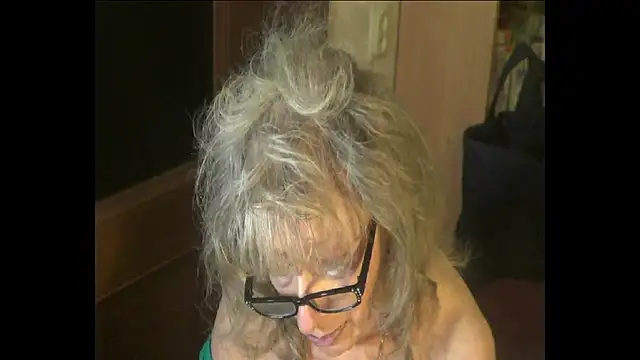 RoyalTits online show from 6, 7, 2026
