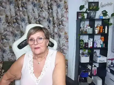 Snapshot of Selenna57 chatting on 17, 12, 2024 Selenna57 online show from 17, 12, 2024