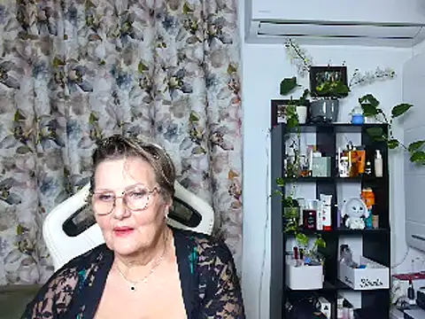 Snapshot of Selenna57 chatting on 18, 12, 2024 Selenna57 online show from 18, 12, 2024