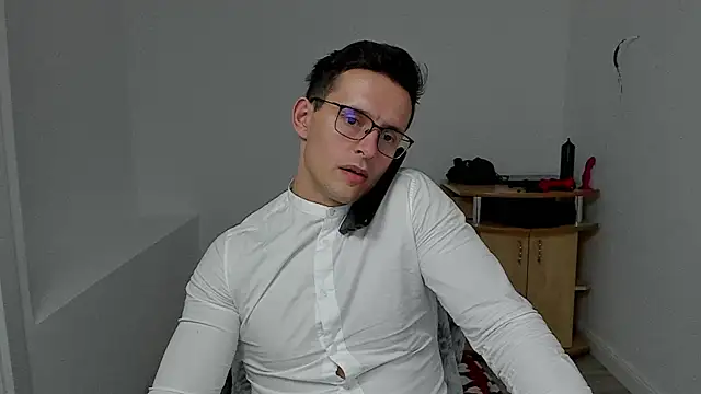 sexxymuscles4u online show from 12, 12, 2024