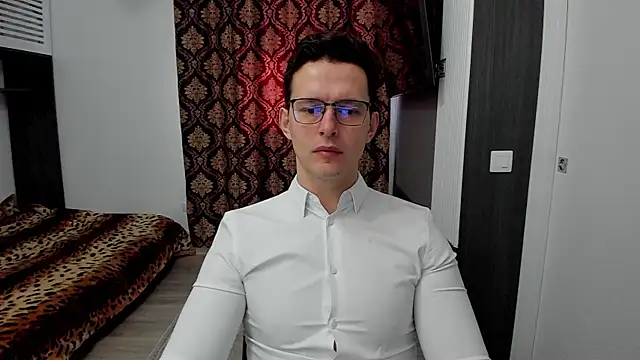 sexxymuscles4u online show from 10, 3, 2025