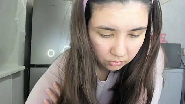 MiaMarrone online show from 22, 12, 2025