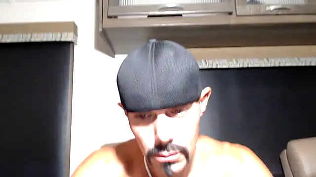 Snapshot of ThickD2C chatting on 17, 5, 2026 ThickD2C online show from 17, 5, 2026