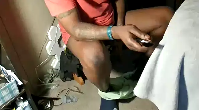 Snapshot of Makeyoucumallover chatting on 31, 12, 2024 Makeyoucumallover online show from 31, 12, 2024