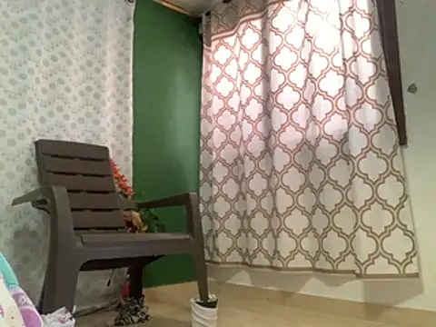 Estefani 32 online show from 5, 2, 2026