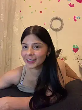 Estefani 32 online show from 12, 4, 2026