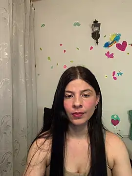 Estefani 32 online show from 4, 5, 2026