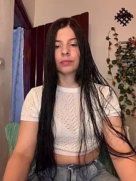 Estefani 32 online show from 11, 7, 2026