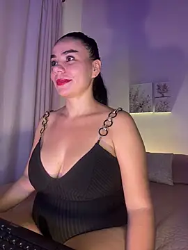 Snapshot of MeganDupont chatting on 8, 12, 2024 MeganDupont online show from 8, 12, 2024