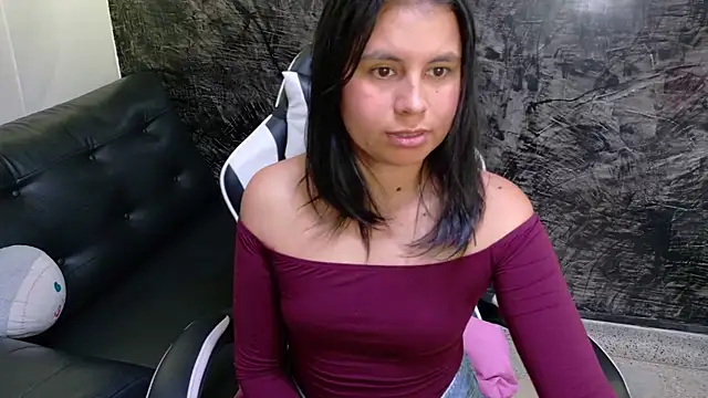 olivia love  online show from 25, 6, 2026