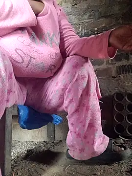 Snapshot of winterqueenx chatting on 15, 3, 2026 winterqueenx online show from 15, 3, 2026