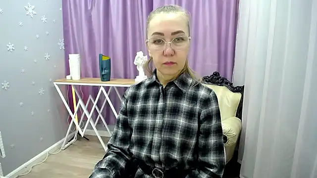 queen a n i online show from 25, 1, 2025