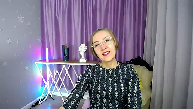 queen a n i online show from 5, 10, 2025