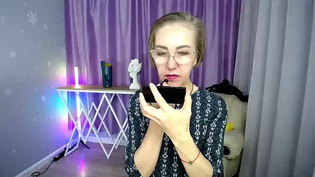 queen a n i online show from 6, 10, 2025