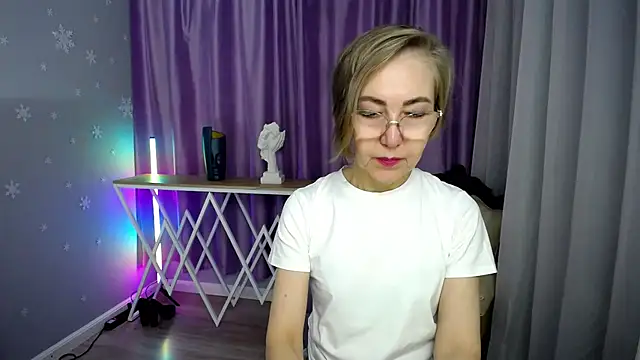 queen a n i online show from 17, 10, 2025