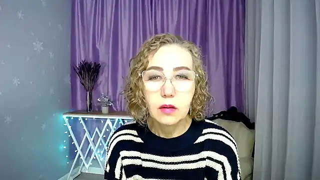 Snapshot of queen_a_n_i chatting on 2, 7, 2026 queen a n i online show from 2, 7, 2026