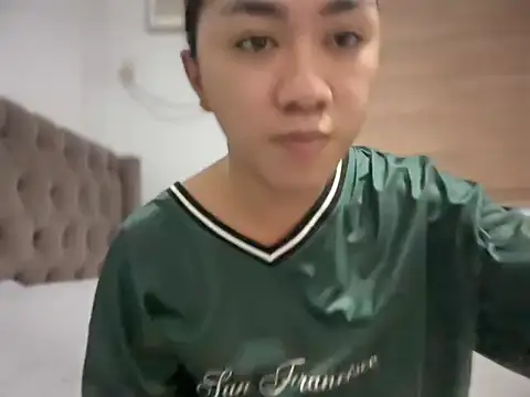 Snapshot of Local_Hoelyx chatting on 19, 3, 2026 Local Hoelyx online show from 19, 3, 2026