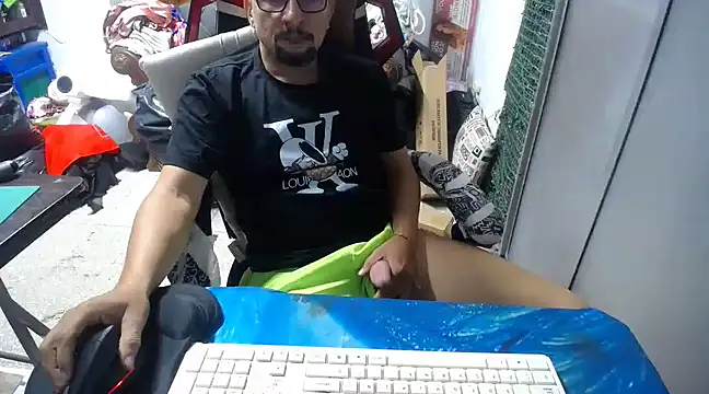 Snapshot of alexam_gal@xh chatting on 5, 2, 2025 alexam galxh online show from 5, 2, 2025