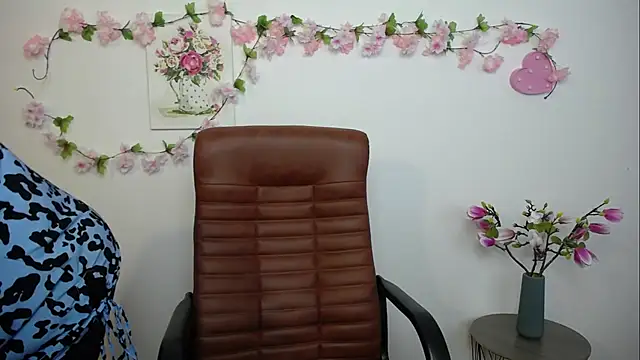 Snapshot of AliceInksSweetty chatting on 12, 9, 2025 AliceInksSweetty online show from 12, 9, 2025