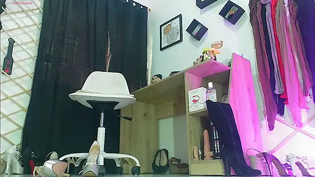 myla sarah online show from 30, 4, 2026