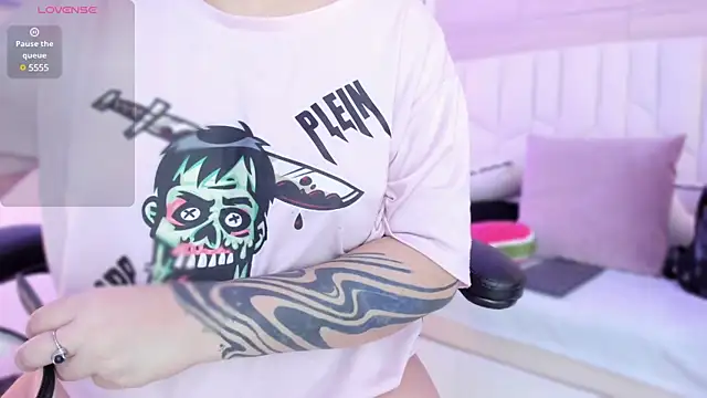 Snapshot of io_chie_ chatting on 1, 2, 2025 io chie online show from 1, 2, 2025