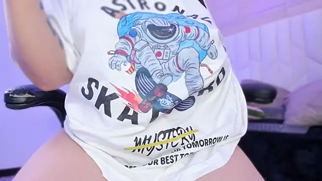 Snapshot of io_chie_ chatting on 3, 12, 2025 io chie online show from 3, 12, 2025