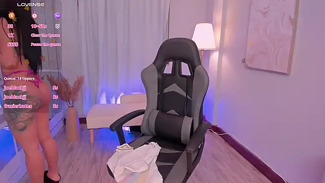 LeahJones  online show from 4, 2, 2026