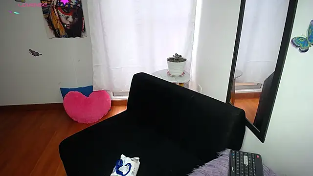 Snapshot of sexylatina001 chatting on 27, 10, 2025 sexylatina001 online show from 27, 10, 2025