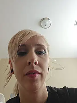 AmethystFoxx online show from 4, 8, 2026