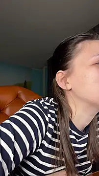 Snapshot of NinaVI chatting on 2, 2, 2025 NinaVI online show from 2, 2, 2025