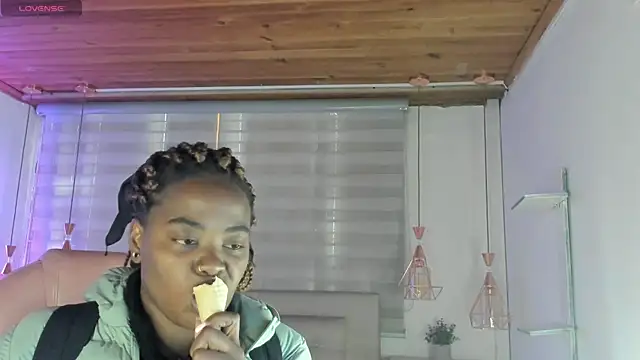 Snapshot of aleja17_xxx chatting on 29, 9, 2025 aleja17 xxx online show from 29, 9, 2025