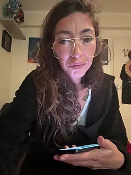 amanilouve online show from 9, 11, 2025