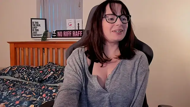 LucieWinters UK online show from 6, 1, 2025