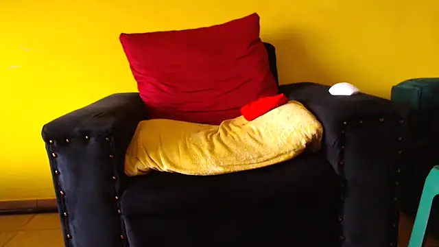 Snapshot of zuluboyxx chatting on 4, 10, 2025 zuluboyxx online show from 4, 10, 2025