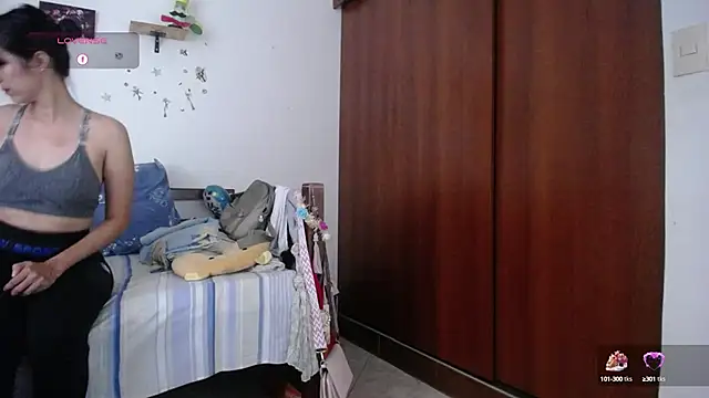 Snapshot of Moon_lunita chatting on 9, 9, 2025 Moon lunita online show from 9, 9, 2025